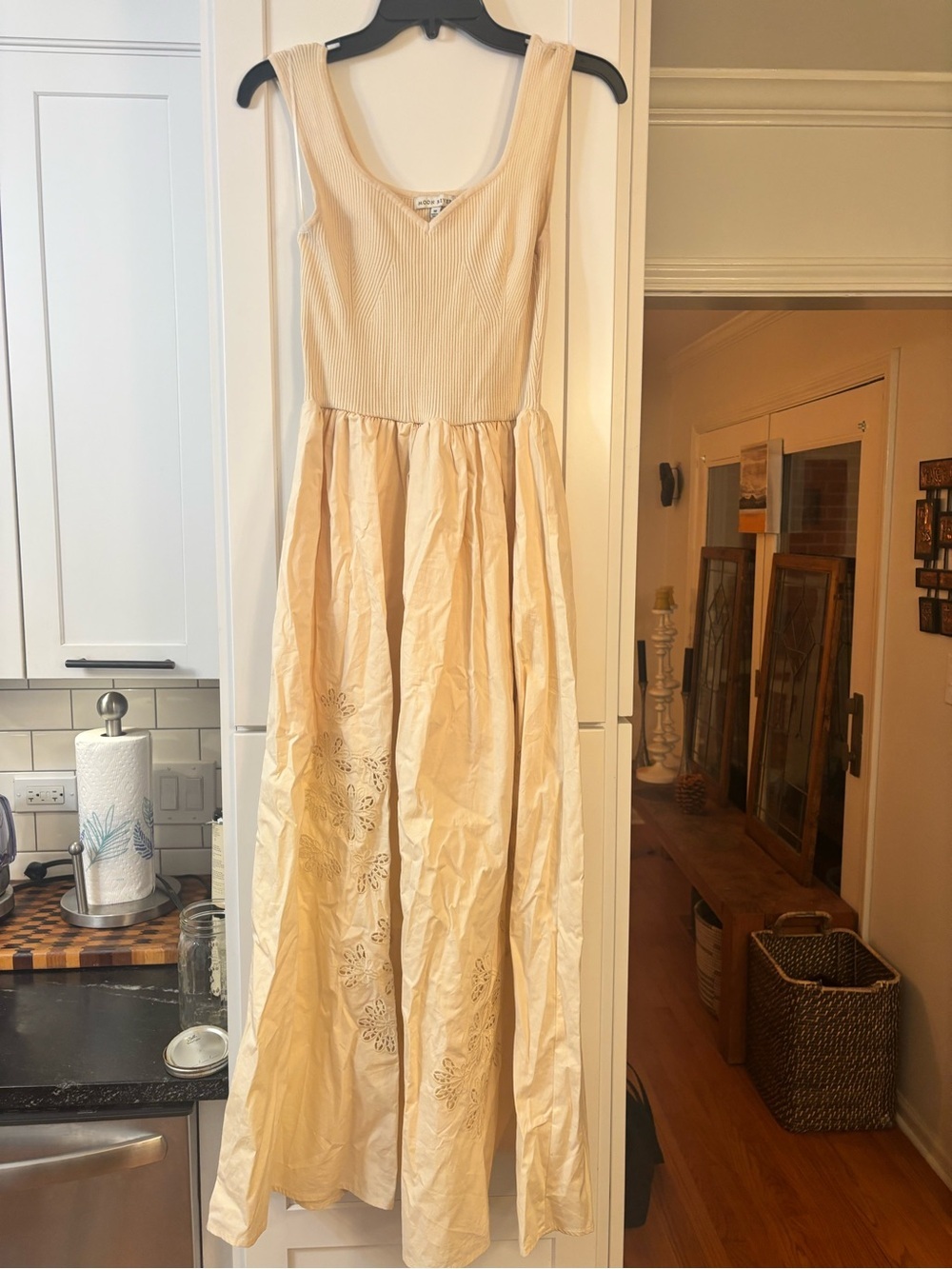 Moon River Sleeveless Mixed Media Midi Dress in cream - Picture 2 of 7